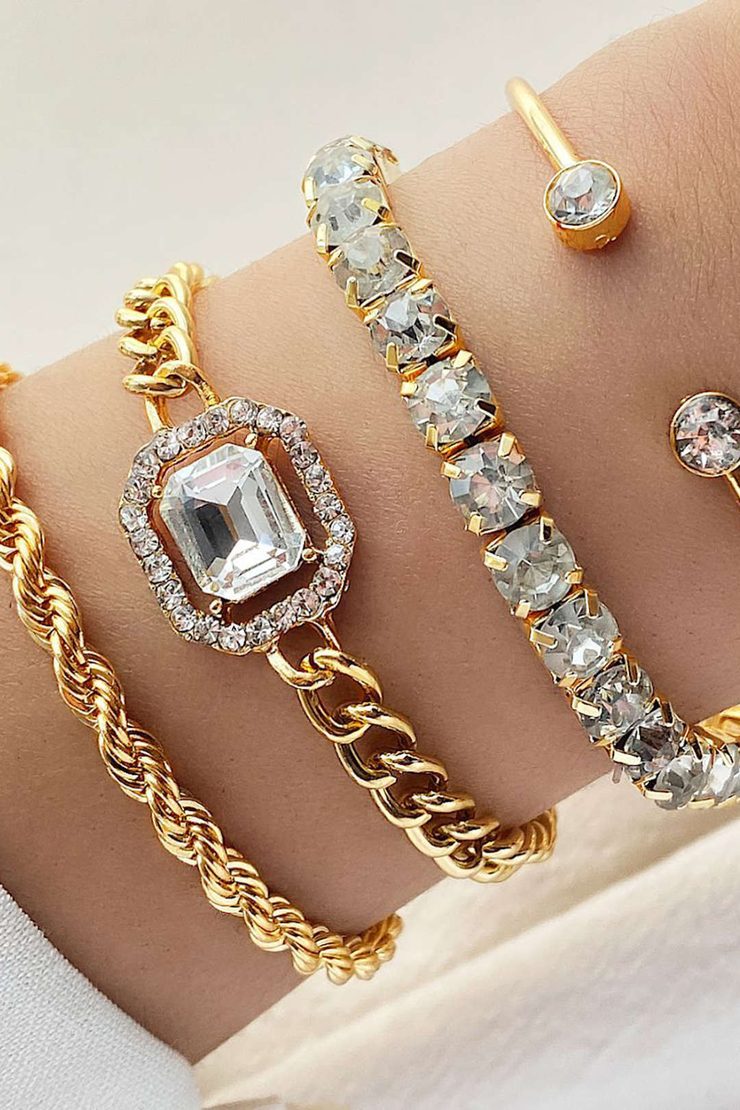 Nietenarmbänder-Set
