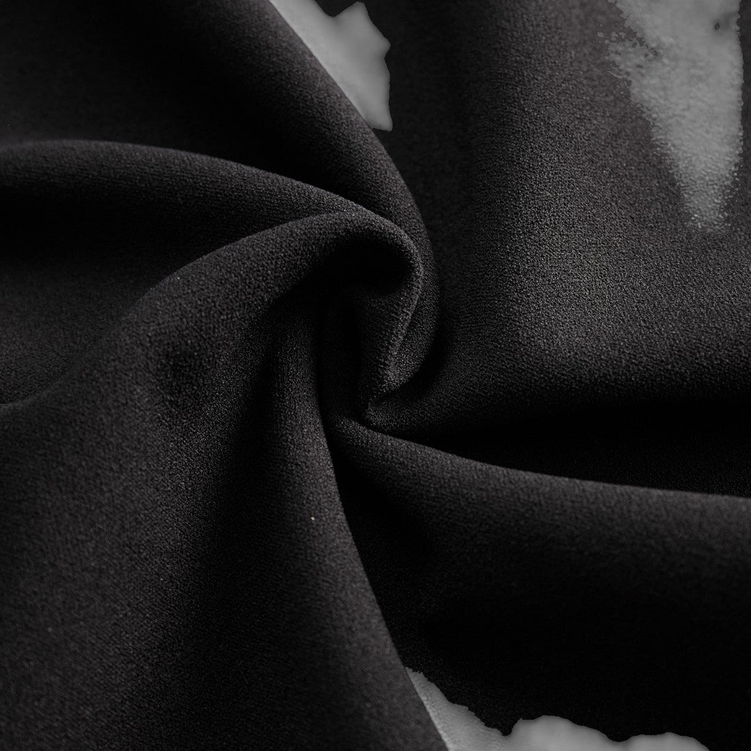 Marina | Raffiniertes schwarzes Kleid mit Gürtel und Mandarinkragen