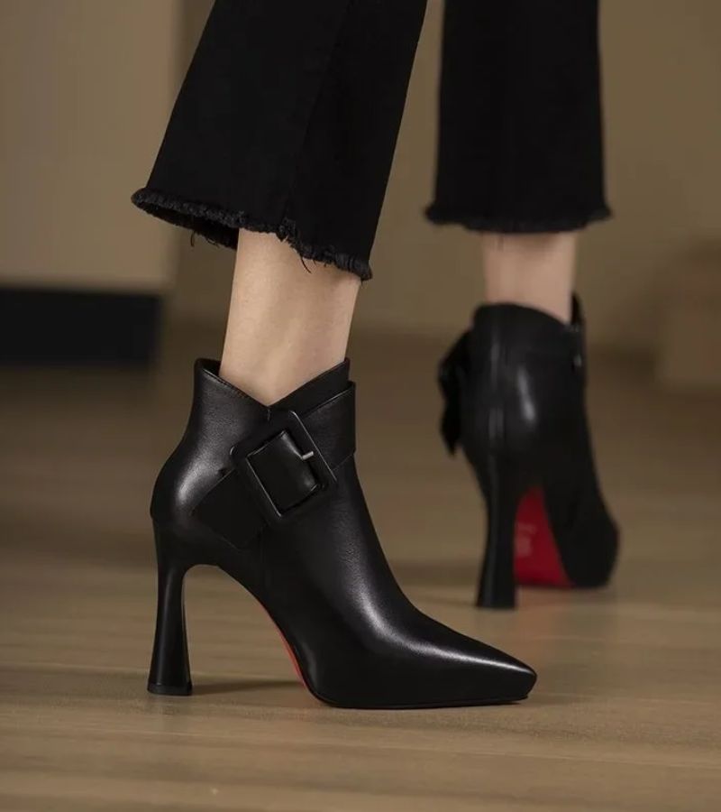 SOFÍA | STIEFELETTEN MIT ÜBERGROSSER SCHNALLE