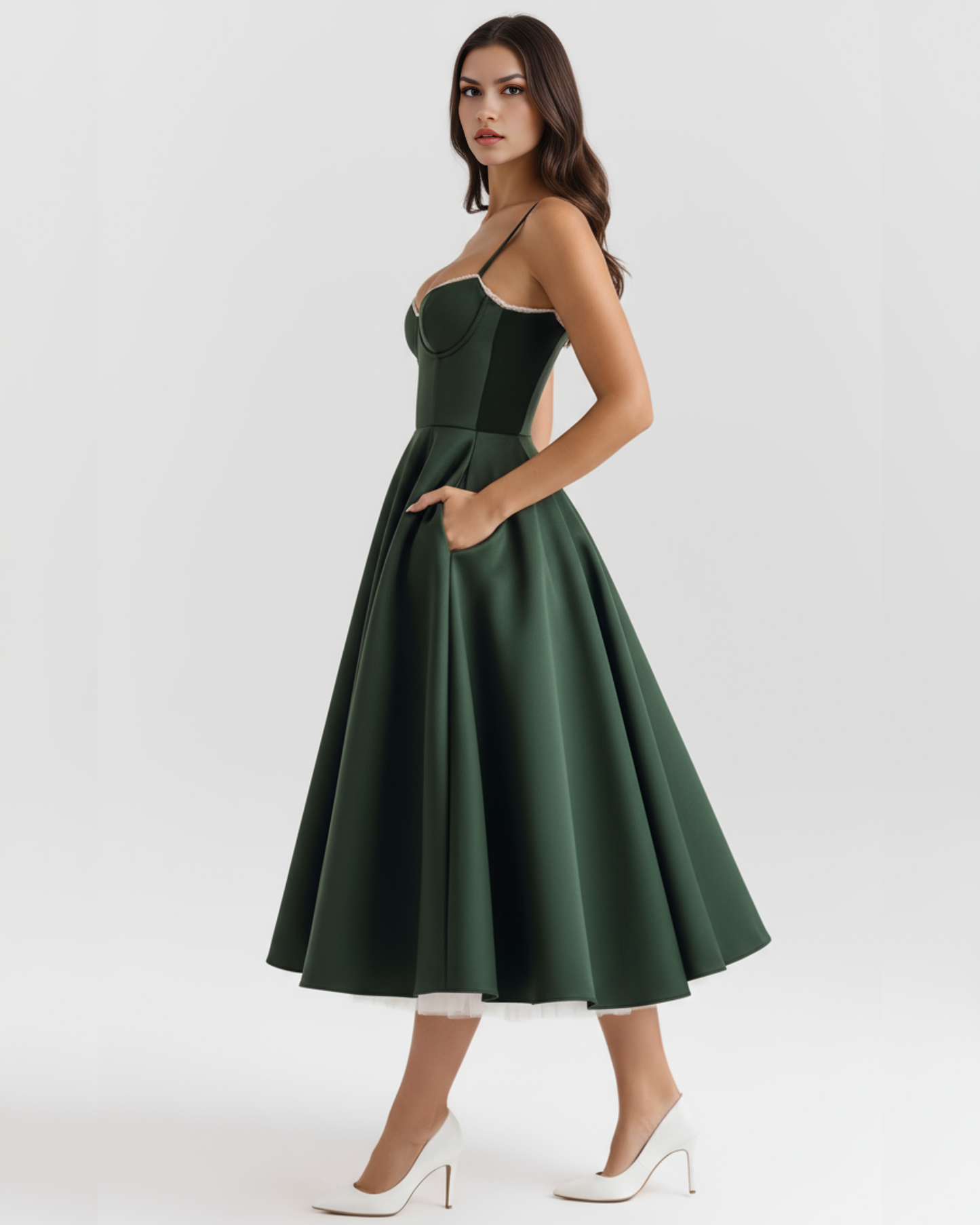 Selene | Waldgrünes Midikleid mit Tülllagen und geheimen Taschen