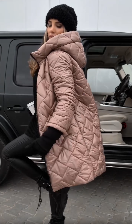 Martina | Elegante wattierte Daunenjacke mit Kapuze