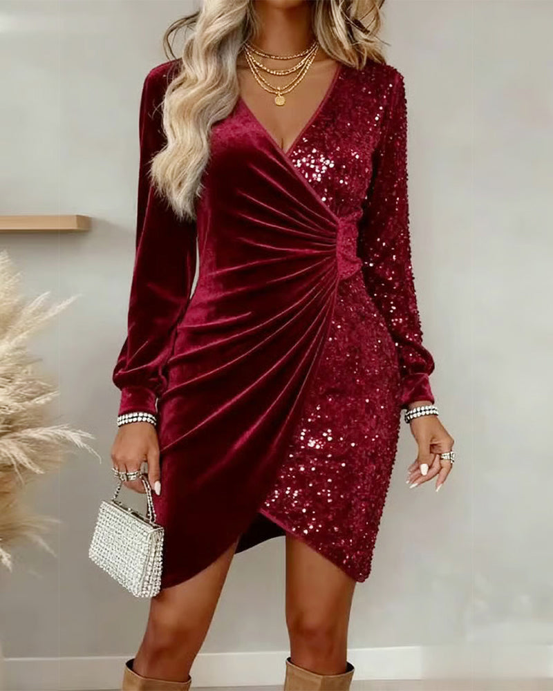 Emilia | Weihnachtliches Midikleid mit V-Ausschnitt