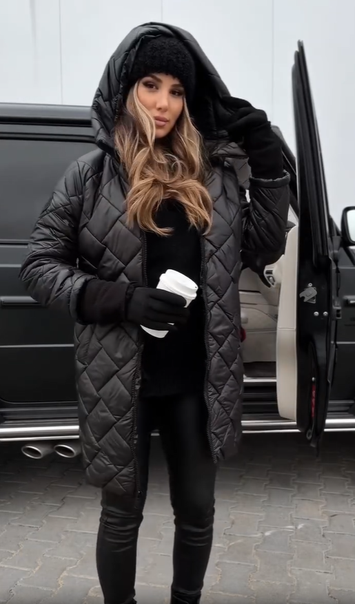 Martina | Elegante wattierte Daunenjacke mit Kapuze