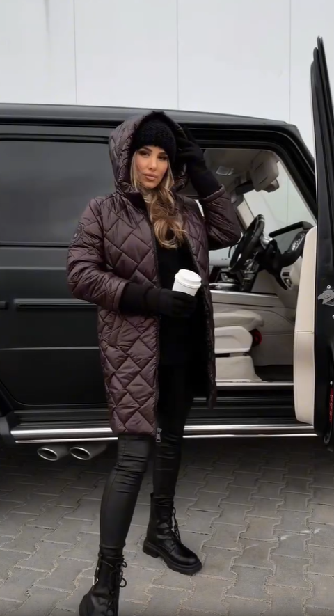 Martina | Elegante wattierte Daunenjacke mit Kapuze