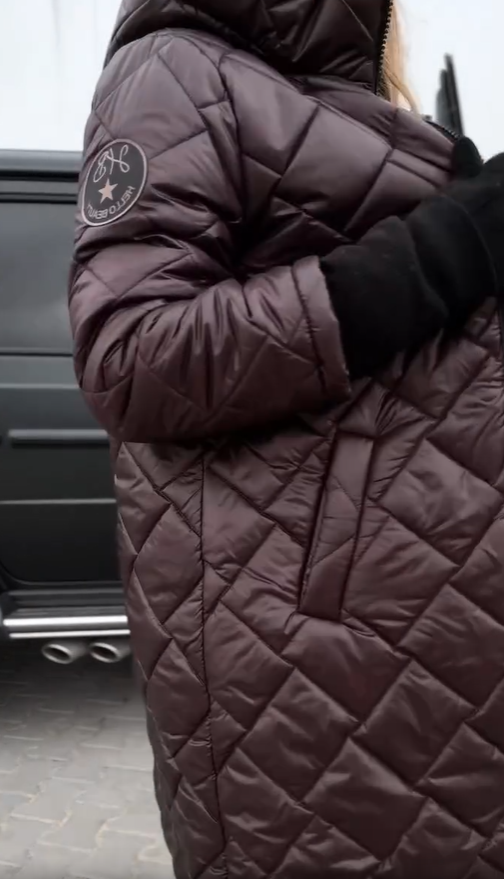 Martina | Elegante wattierte Daunenjacke mit Kapuze