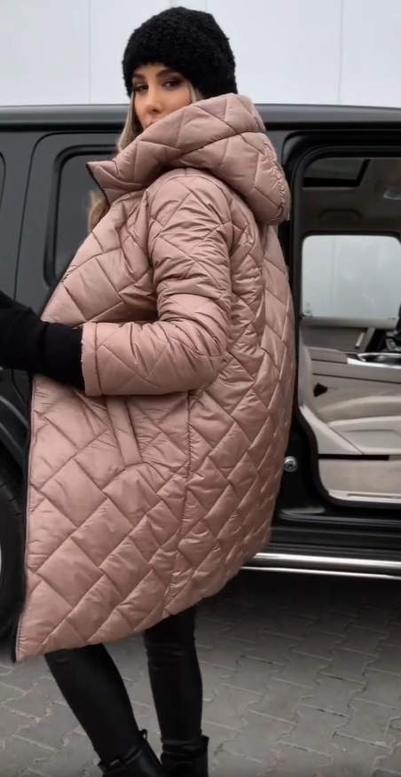 Martina | Elegante wattierte Daunenjacke mit Kapuze