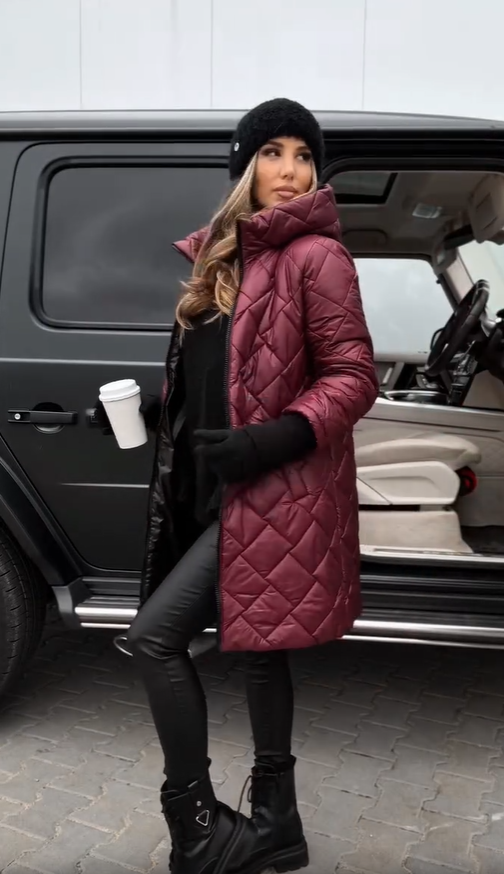 Martina | Elegante wattierte Daunenjacke mit Kapuze