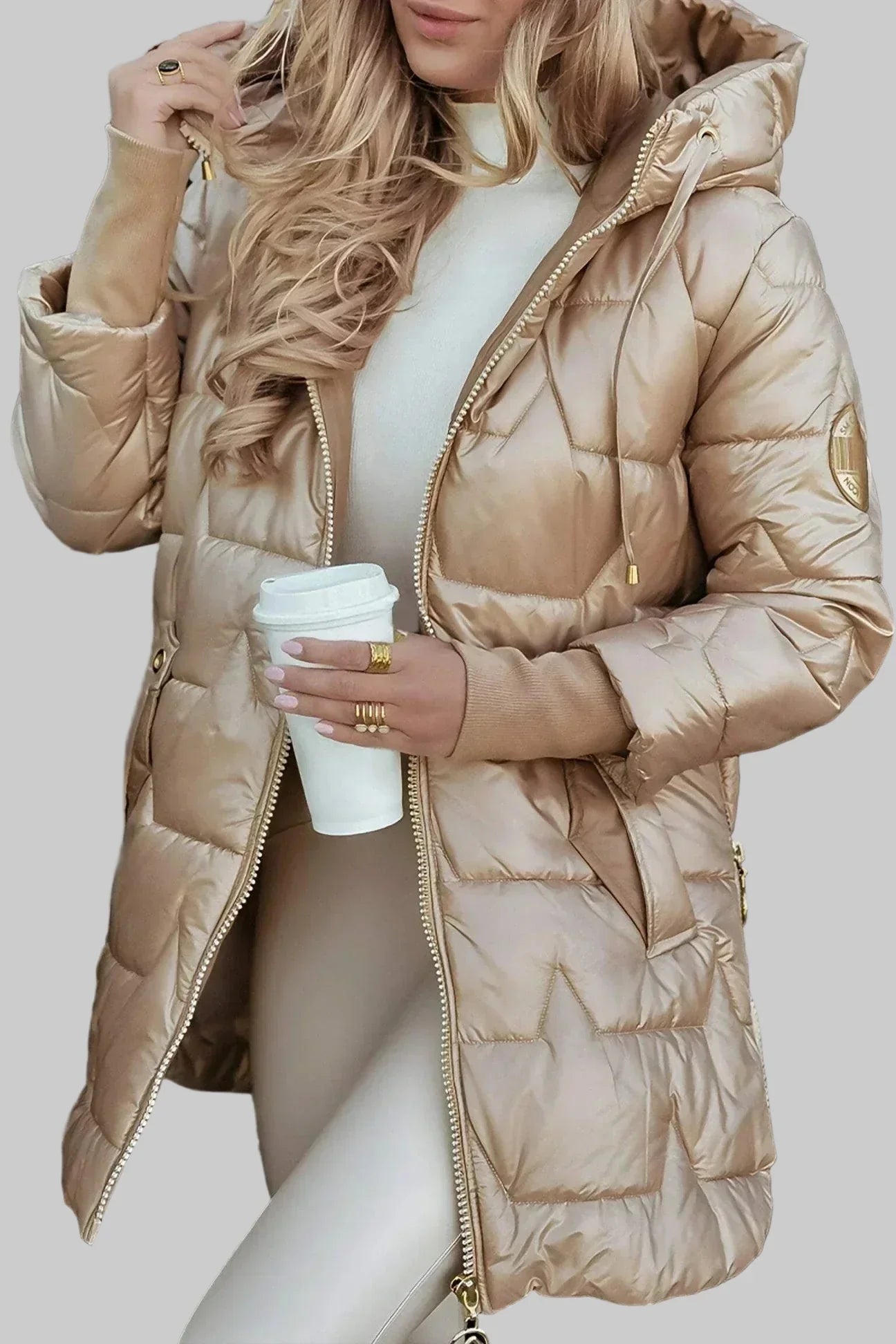 Nora – Eleganter Wintermantel mit Kapuze und Steppung