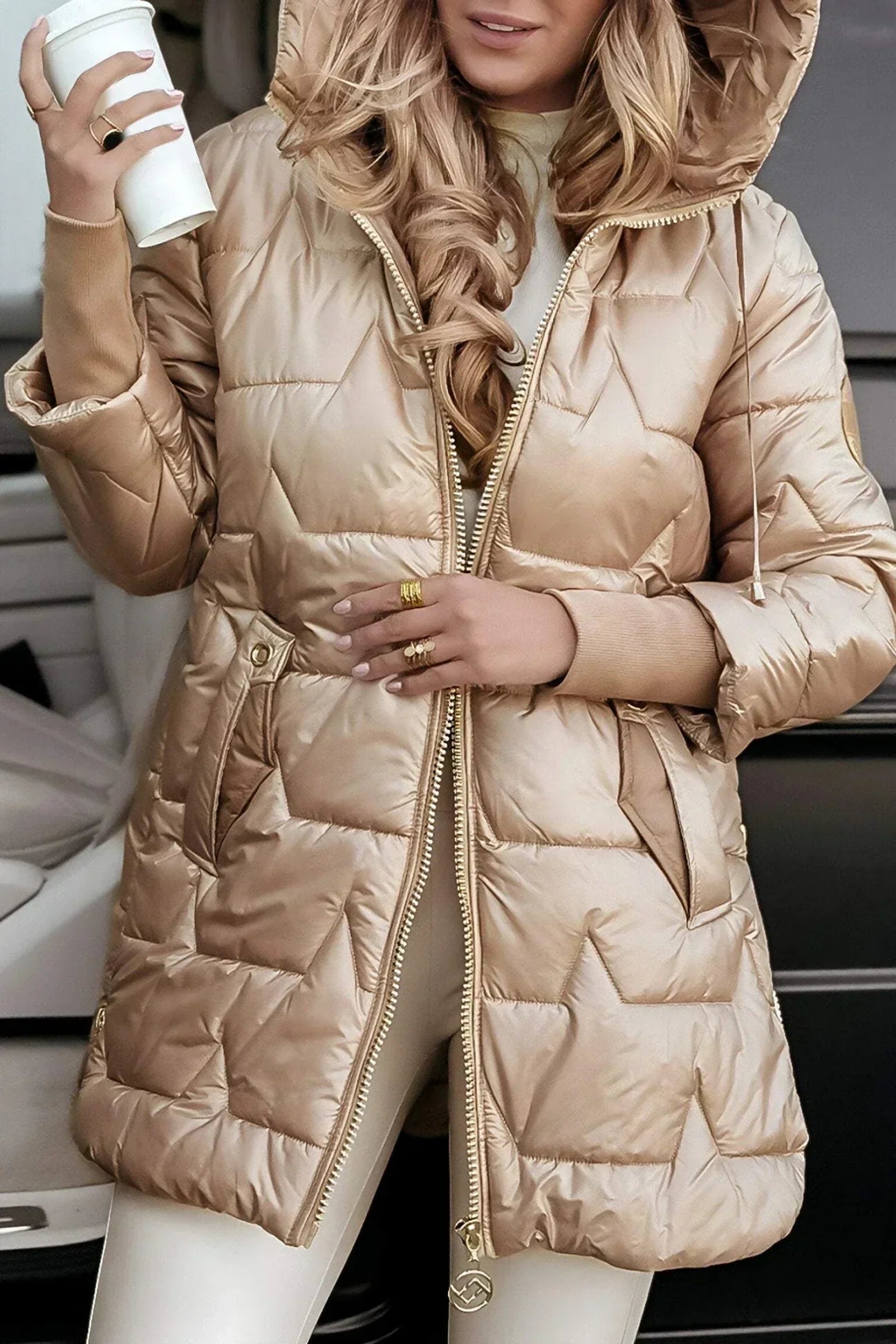 Nora – Eleganter Wintermantel mit Kapuze und Steppung