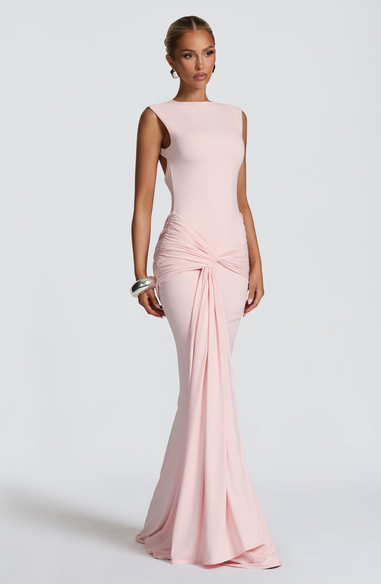 Kleid Carbajo™ | Elegante Silhouette mit skulpturaler Drapierung