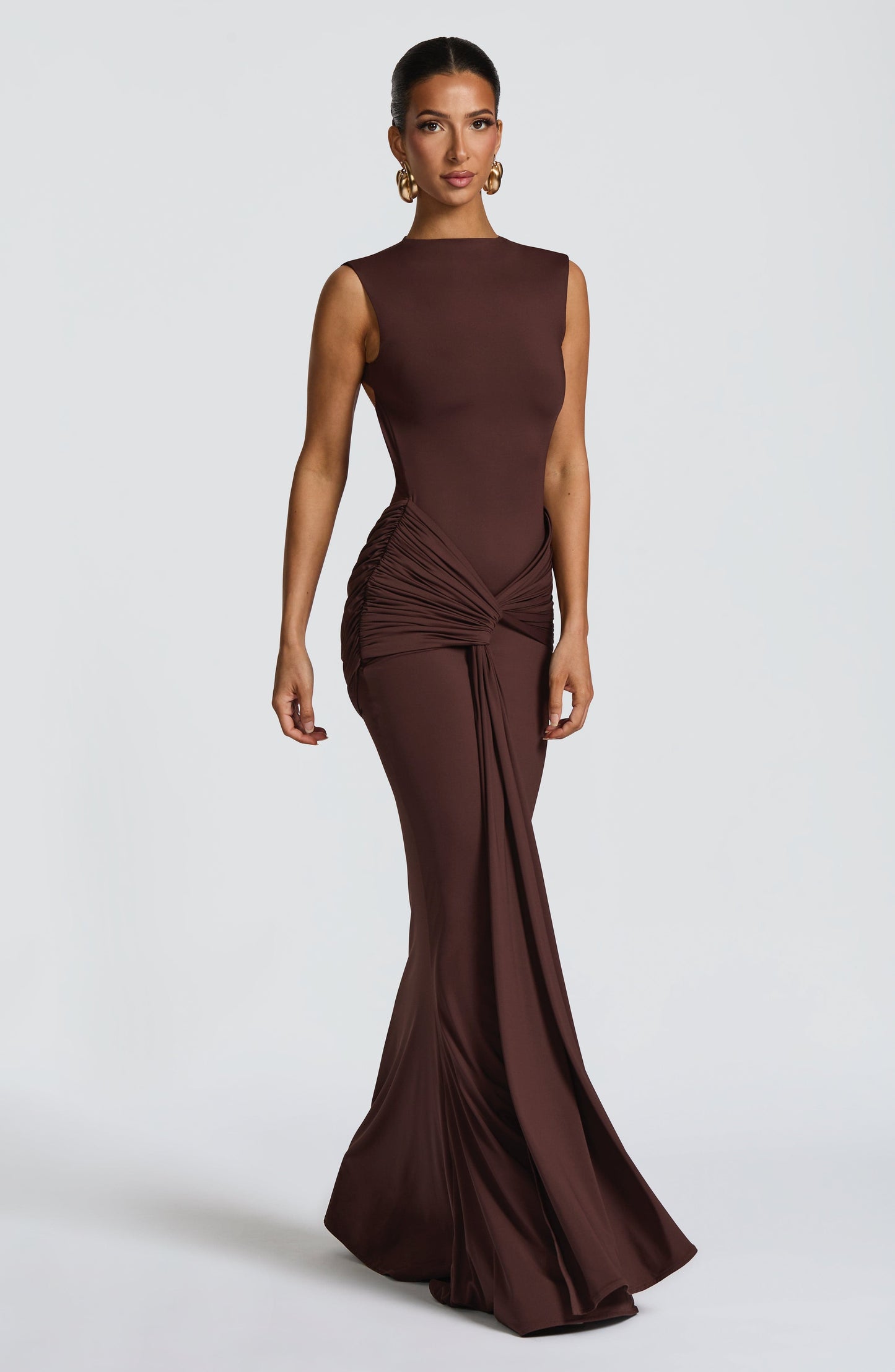 Kleid Carbajo™ | Elegante Silhouette mit skulpturaler Drapierung