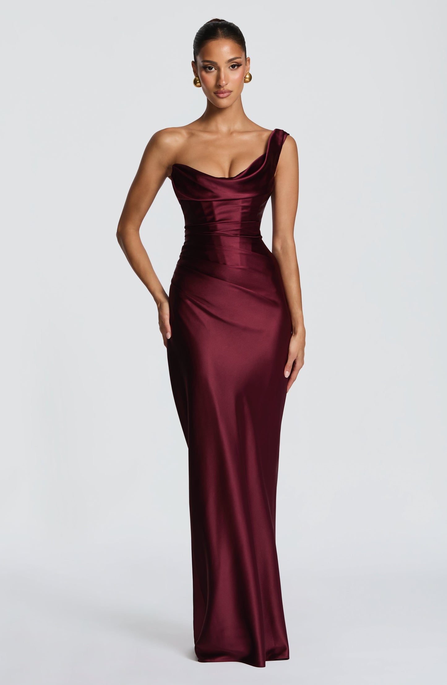 Kleid Carolina™ | Asymmetrische Eleganz mit satiniertem Fall